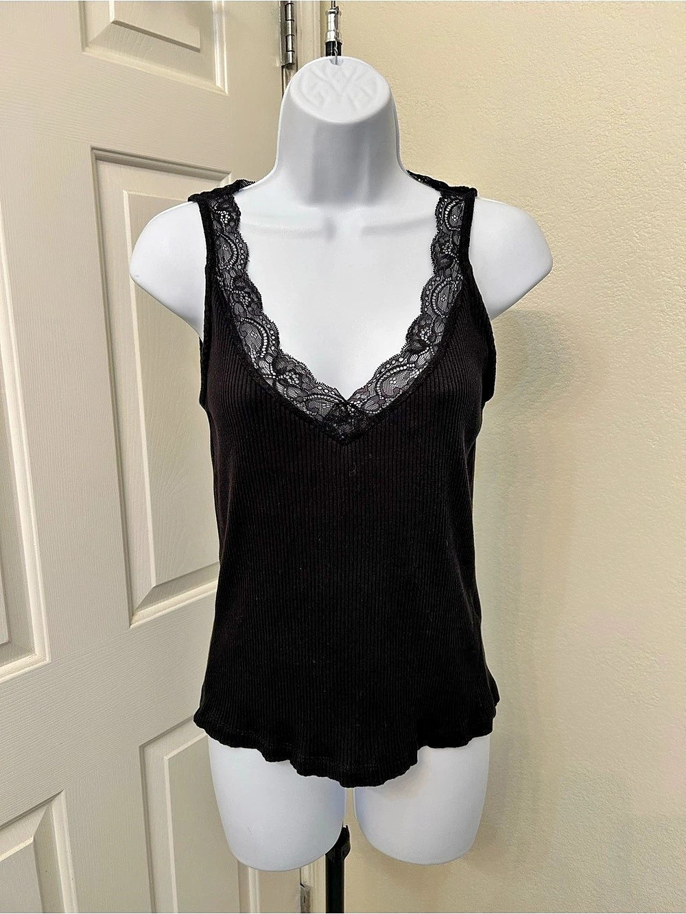 Witchery Black Lace Trim Ribbed Tank Size Small